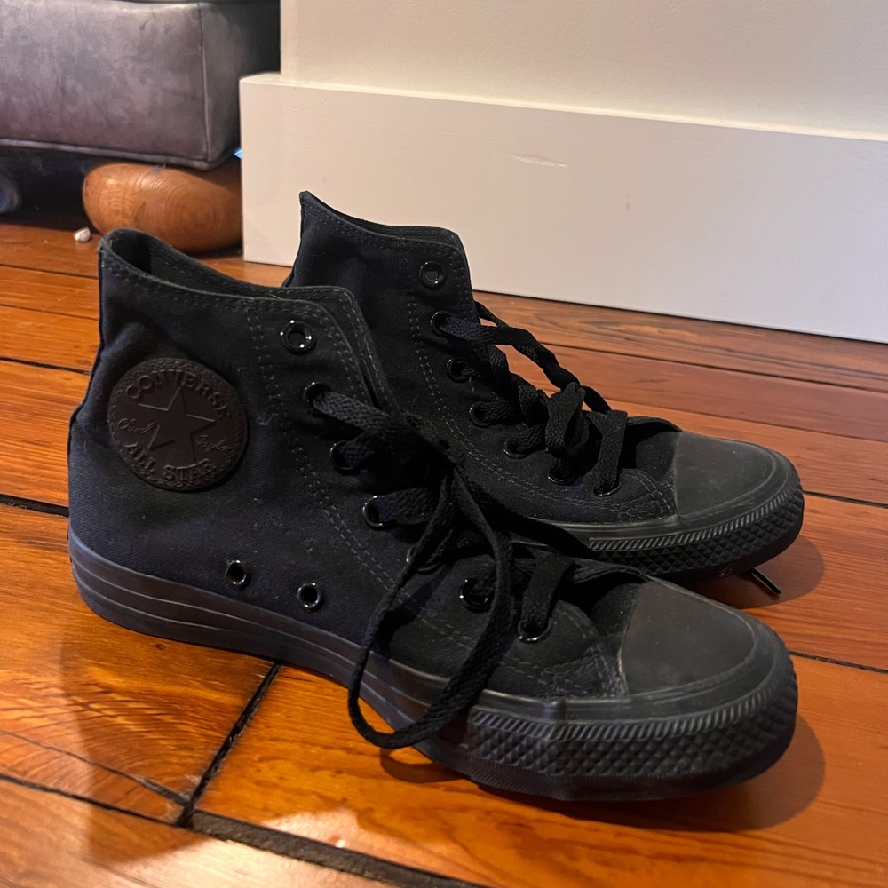 All black CONVERSE Hightops